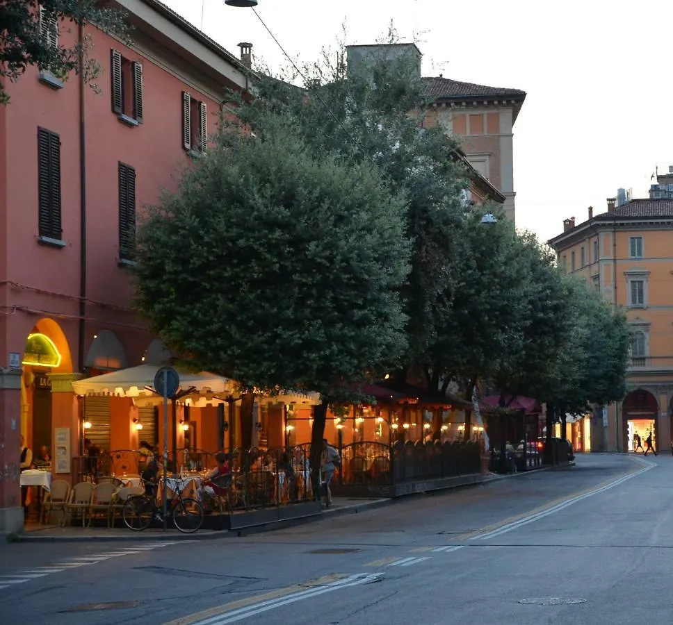 Charming Flat Righi Bologna Apartment 0*,